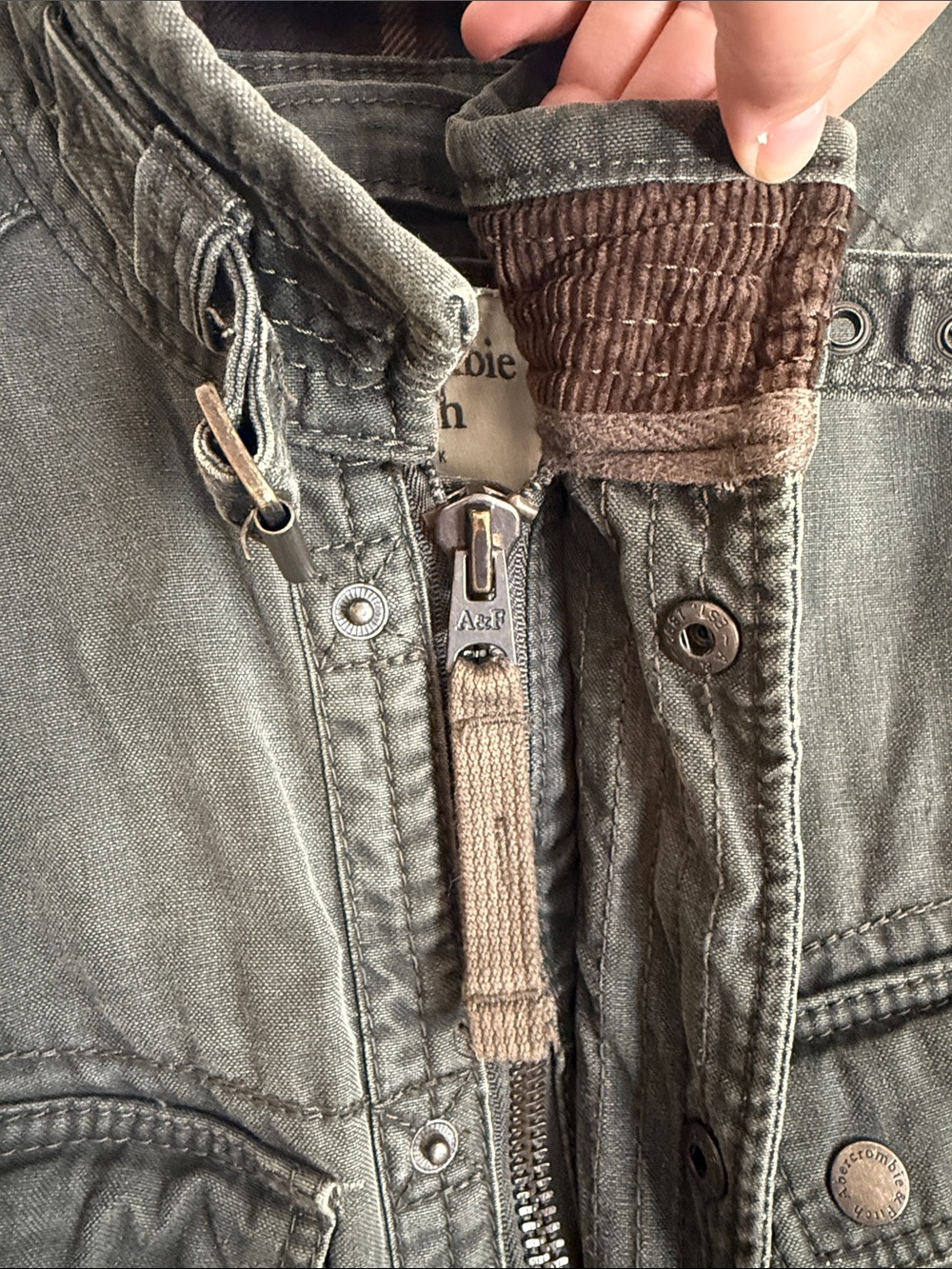 Almost Vintage (2008) Abercrombie & Fitch Men's Military Field Jacket in Olive - Picture 4 of 12